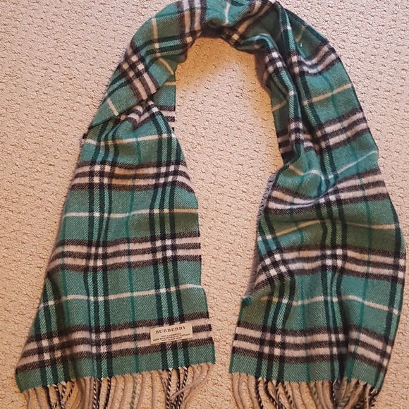 NWOT Burberry Lambswool Scarf - Picture 5 of 5